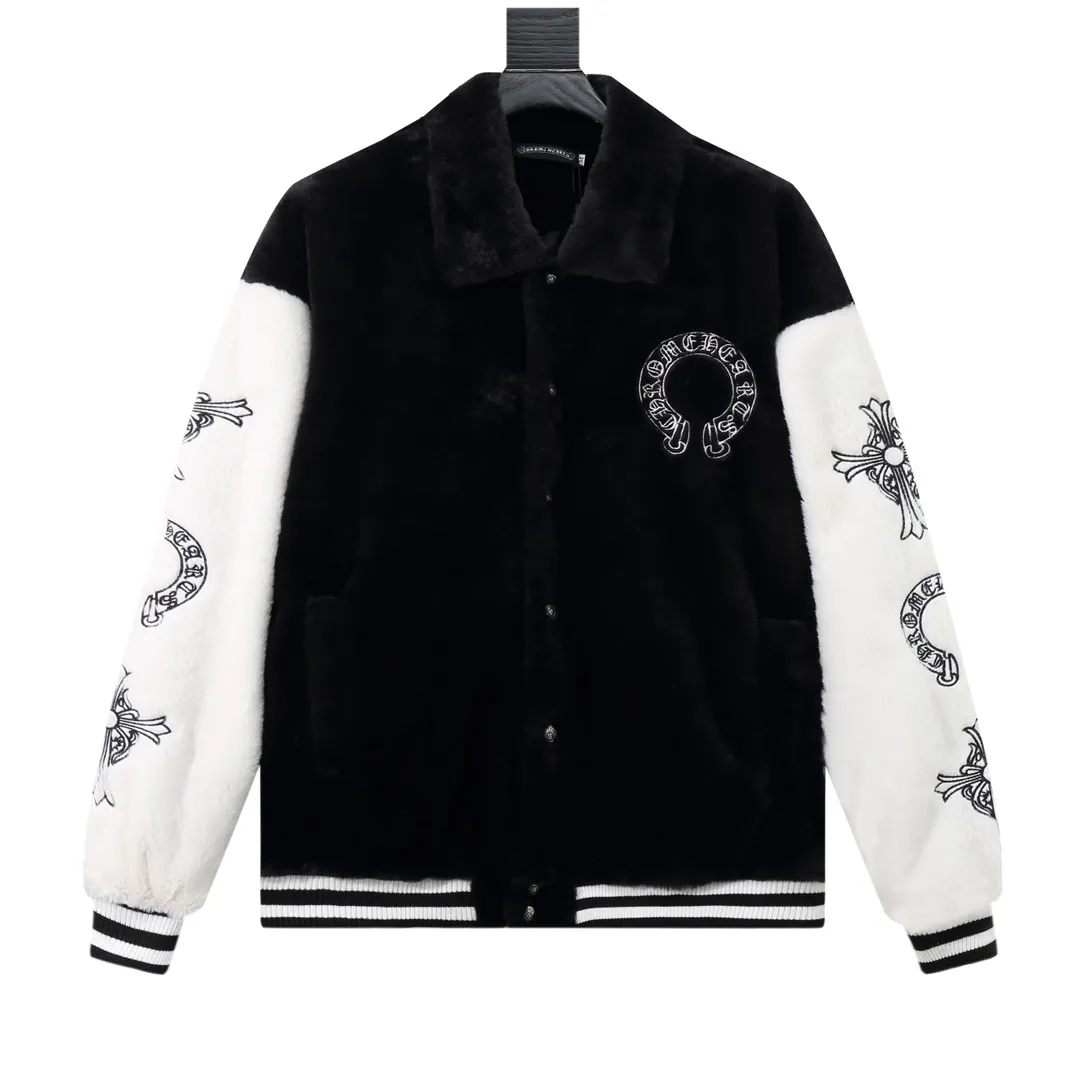 P370 Model No. Y610 Chromehearts/Cro Heart Cross Embroidered Letters Leather Sleeves Spliced ​​Baseball Jacket Channel Boutique The most popular baseball jacket among fashionable men and fashionable women. There are versions at all levels of the market (you must compare the details). The most powerful quality control has been producing and researching baseball uniforms for 7 years. The details are exquisite. With it, you are the most beautiful boy in the world. The paint-coated full-face four-button buckle (button with LOGO), the average weight of the fabric is nearly 900 grams, and it is made of wool + eyeliner blended, custom-woven and dyed wool with high color fastness. The lining is made of silky and delicate cupro fiber! The texture is thick, the color is more uniform and beautiful, and the sharp edges and corners are full of three-dimensionality, showing laziness, casualness, and youthful vitality! size：M-XXL